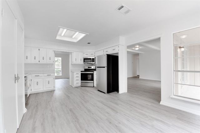 407 S 2nd Street, Alvin, TX 77511