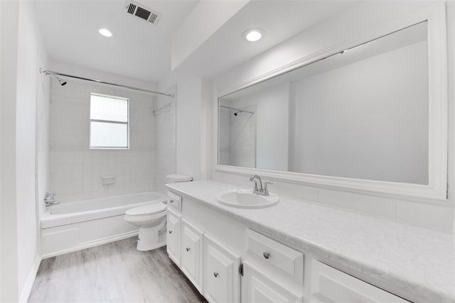 407 S 2nd Street, Alvin, TX 77511
