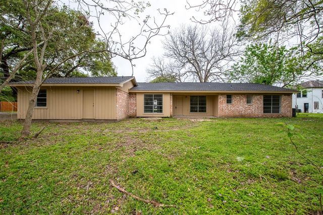 407 S 2nd Street, Alvin, TX 77511