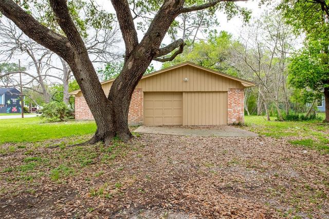 407 S 2nd Street, Alvin, TX 77511