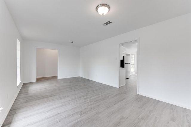 407 S 2nd Street, Alvin, TX 77511