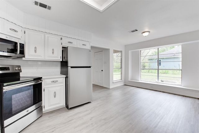 407 S 2nd Street, Alvin, TX 77511