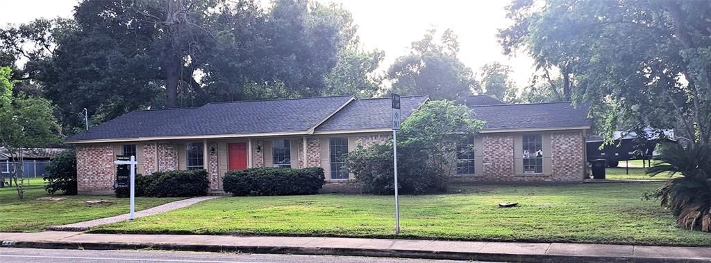 407 S 2nd Street, Alvin, TX 77511