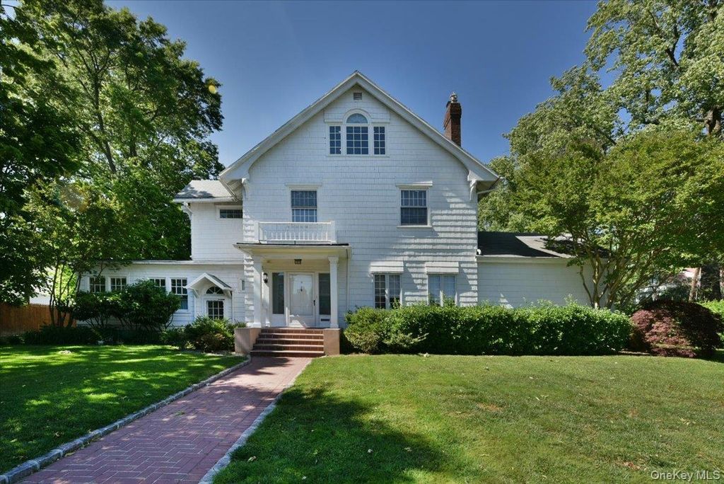 9 Nassau Drive, Great Neck, NY 11021