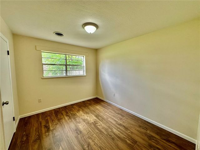 1202 SE E Street, Bentonville, AR 72712