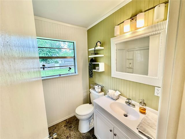 1202 SE E Street, Bentonville, AR 72712