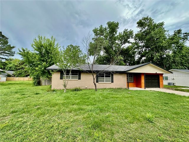 1202 SE E Street, Bentonville, AR 72712