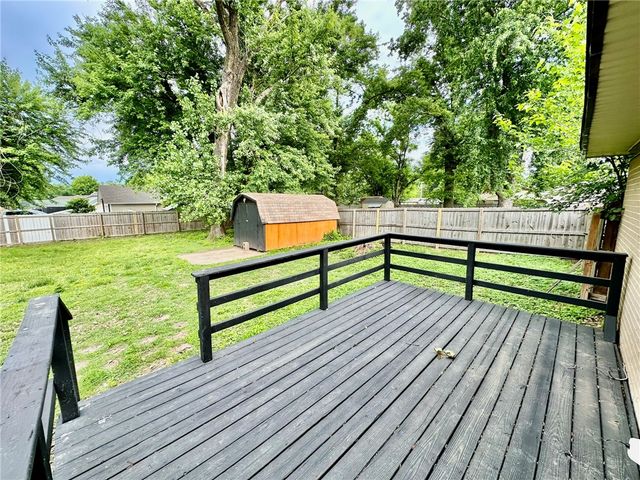 1202 SE E Street, Bentonville, AR 72712