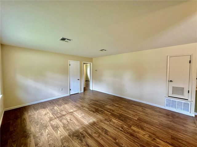 1202 SE E Street, Bentonville, AR 72712