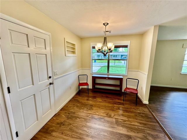 1202 SE E Street, Bentonville, AR 72712