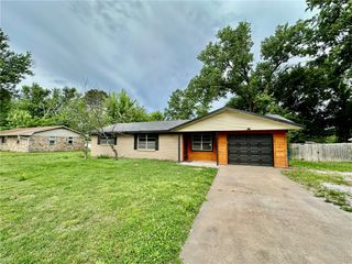 1202 SE E Street, Bentonville, AR 72712