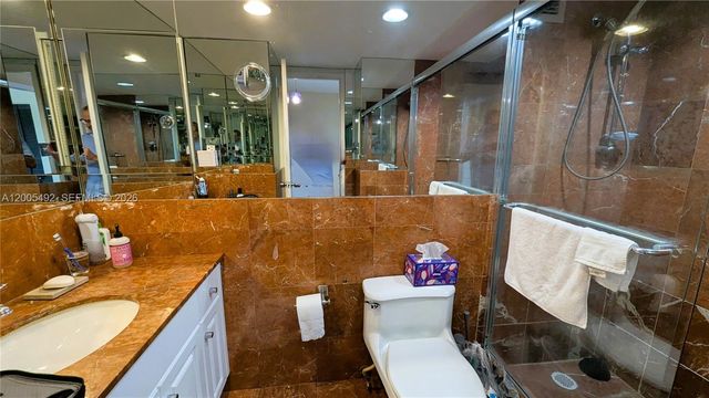 5161 Collins Ave 518, Miami Beach, FL 33140