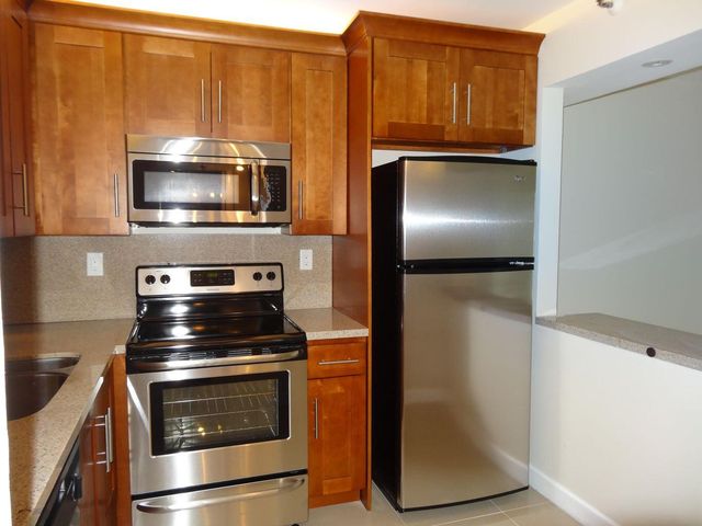 9235 SW 8th Street 210, Boca Raton, FL 33428