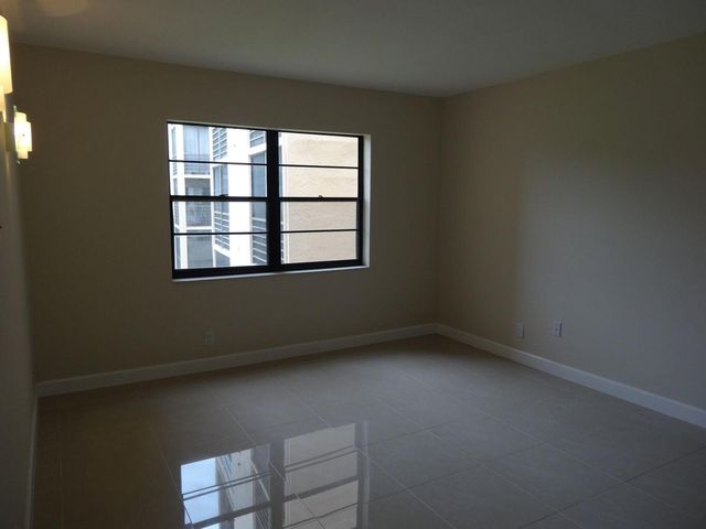 9235 SW 8th Street 210, Boca Raton, FL 33428