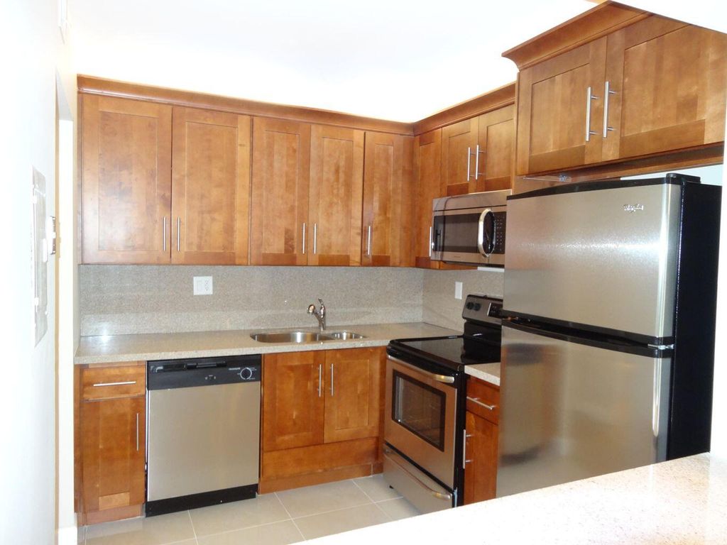 9235 SW 8th Street 210, Boca Raton, FL 33428