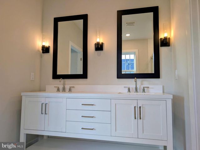 3703 JORDAN DR, West Windsor, NJ 08550