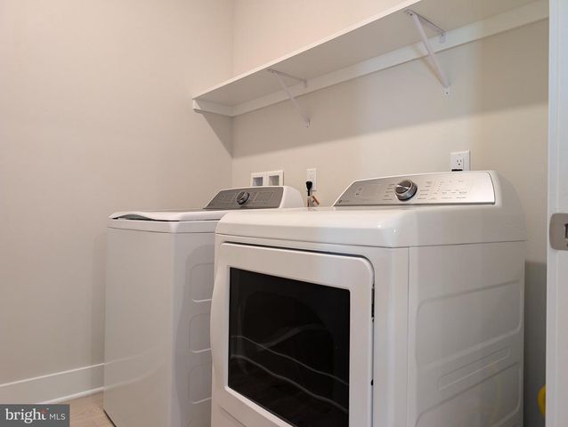 3703 JORDAN DR, West Windsor, NJ 08550