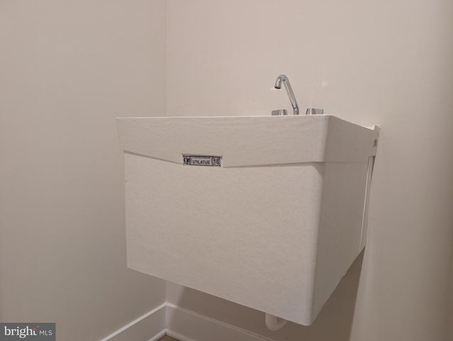 3703 JORDAN DR, West Windsor, NJ 08550