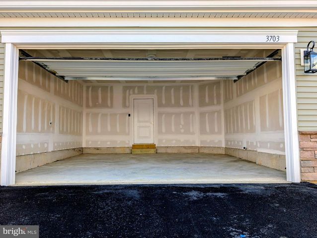 3703 JORDAN DR, West Windsor, NJ 08550