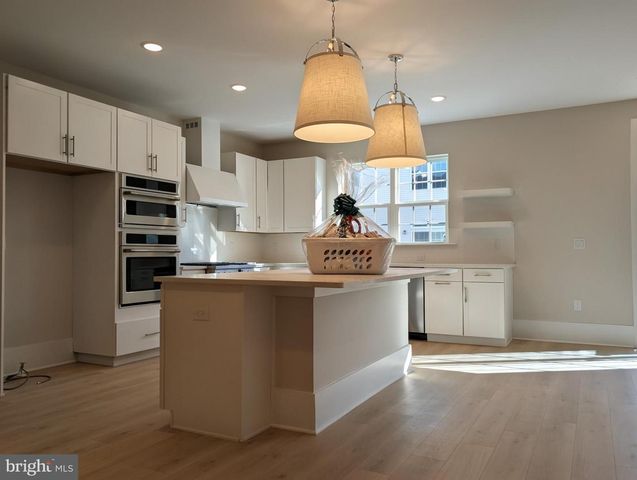 3703 JORDAN DR, West Windsor, NJ 08550