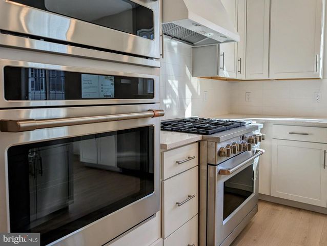 3703 JORDAN DR, West Windsor, NJ 08550