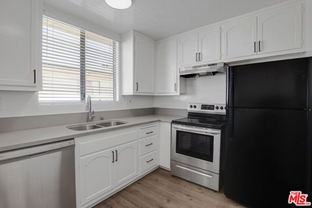 11733 Mayfield Avenue, Los Angeles, CA 90049