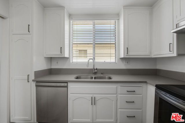 11733 Mayfield Avenue, Los Angeles, CA 90049