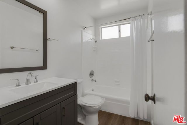 11733 Mayfield Avenue, Los Angeles, CA 90049