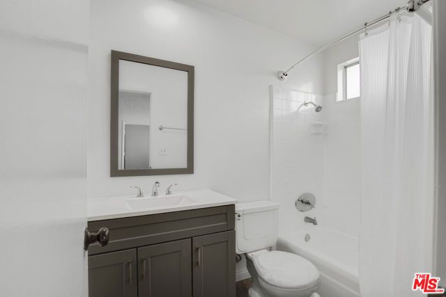 11733 Mayfield Avenue, Los Angeles, CA 90049