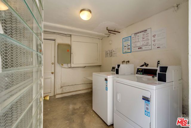 11733 Mayfield Avenue, Los Angeles, CA 90049