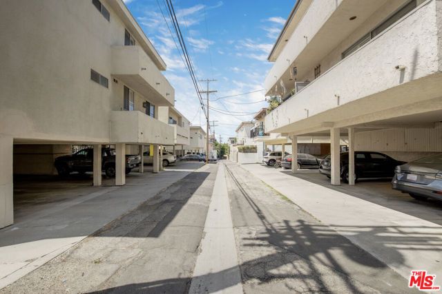 11733 Mayfield Avenue, Los Angeles, CA 90049
