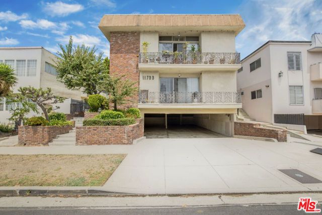 11733 Mayfield Avenue, Los Angeles, CA 90049