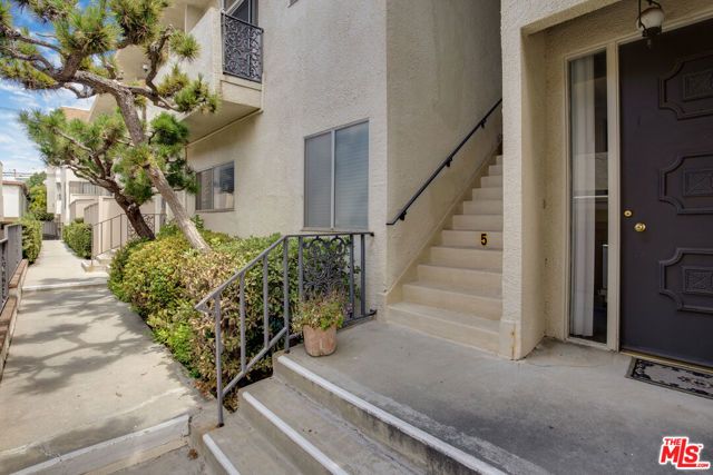 11733 Mayfield Avenue, Los Angeles, CA 90049