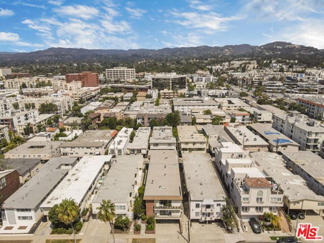 11733 Mayfield Avenue, Los Angeles, CA 90049
