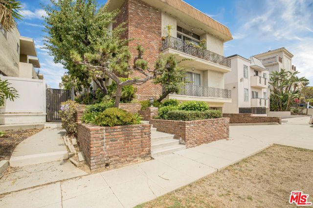 11733 Mayfield Avenue, Los Angeles, CA 90049