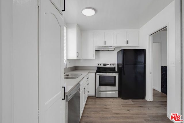 11733 Mayfield Avenue, Los Angeles, CA 90049
