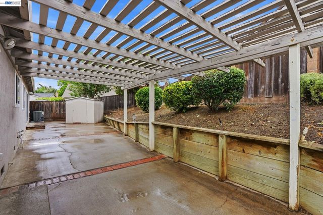 311 Huntington Dr, Antioch, CA 94509