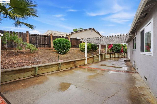 311 Huntington Dr, Antioch, CA 94509