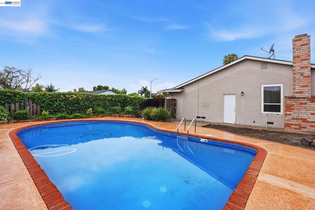 311 Huntington Dr, Antioch, CA 94509