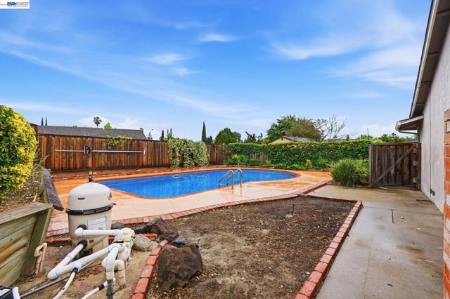 311 Huntington Dr, Antioch, CA 94509