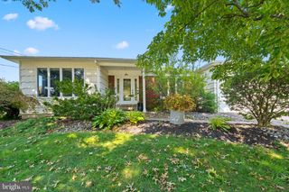 6 MARTIN LN, Trenton, NJ 08619