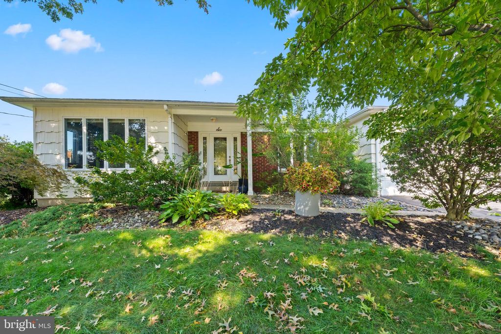 6 MARTIN LN, TRENTON, NJ 08619 — exterior