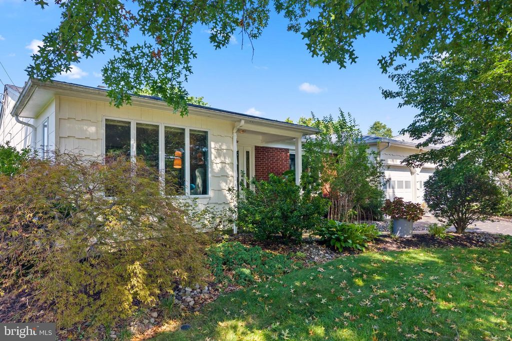 6 MARTIN LN, TRENTON, NJ 08619 — photo 2