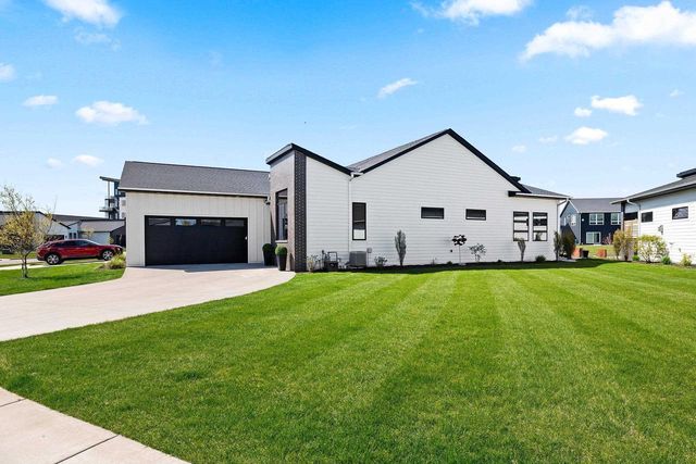 366 ALDON CIRCLE, Green Bay, WI 54304