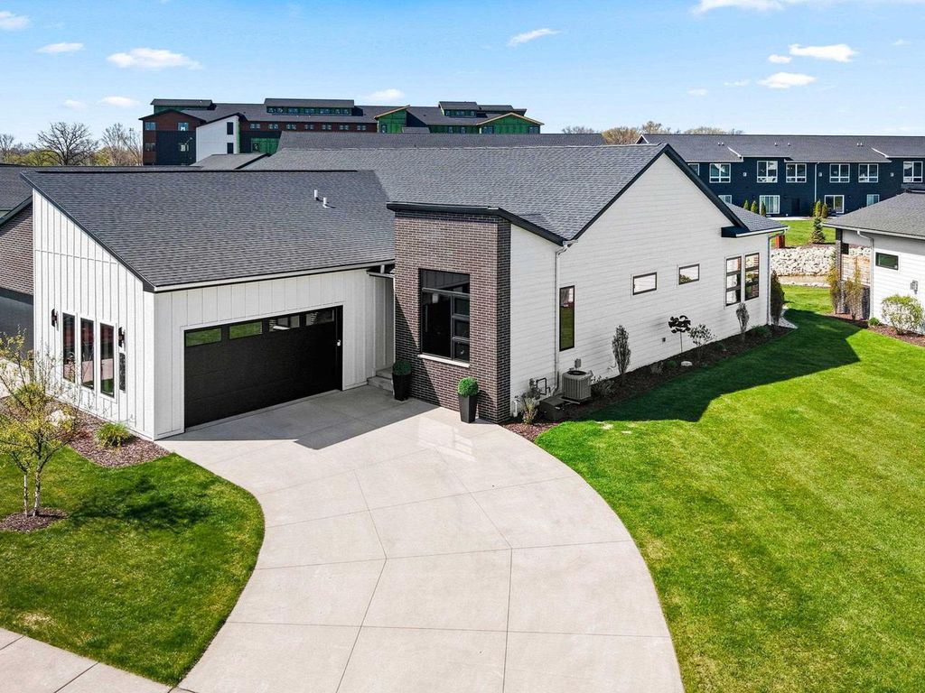 366 ALDON CIRCLE, Green Bay, WI 54304