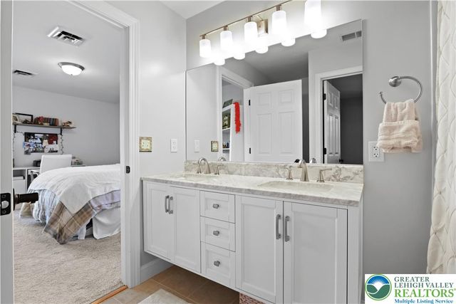 3646 Sturbridge Place, South Whitehall Twp, PA 18104
