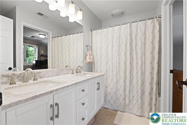 3646 Sturbridge Place, South Whitehall Twp, PA 18104