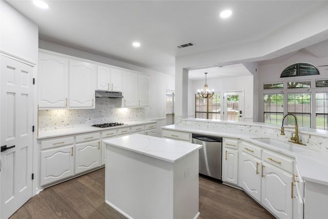 907 Greenfield Court, Kennedale, TX 76060