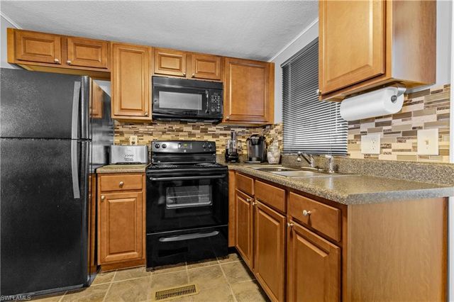 3165 Mercury LN, North Fort Myers, FL 33903