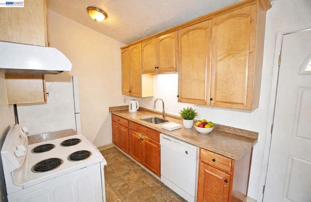 21379 Gary Dr 14, Hayward, CA 94546